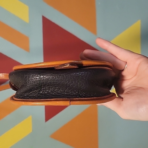 Vintage Dooney & Bourke Big Duck Crossbody Bag Tan & Black All Weather Leather - Picture 4 of 16